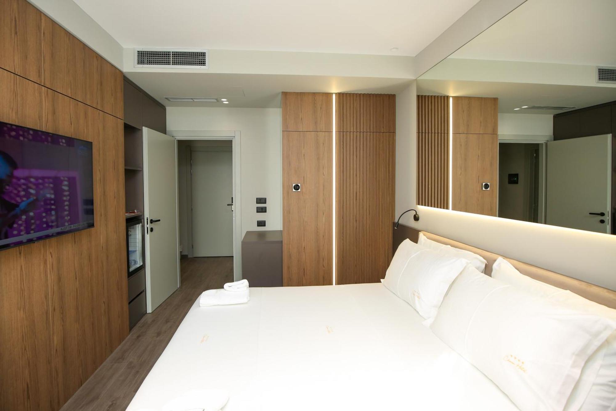 Vlorë Charm Hotel מראה חיצוני תמונה