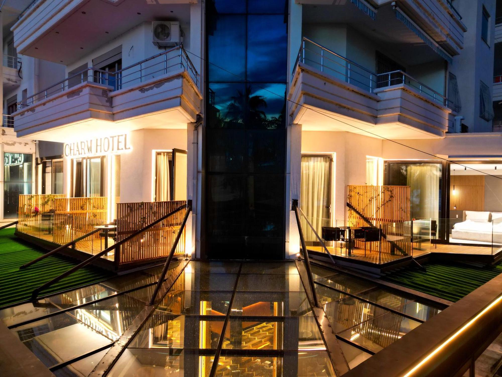 Vlorë Charm Hotel מראה חיצוני תמונה
