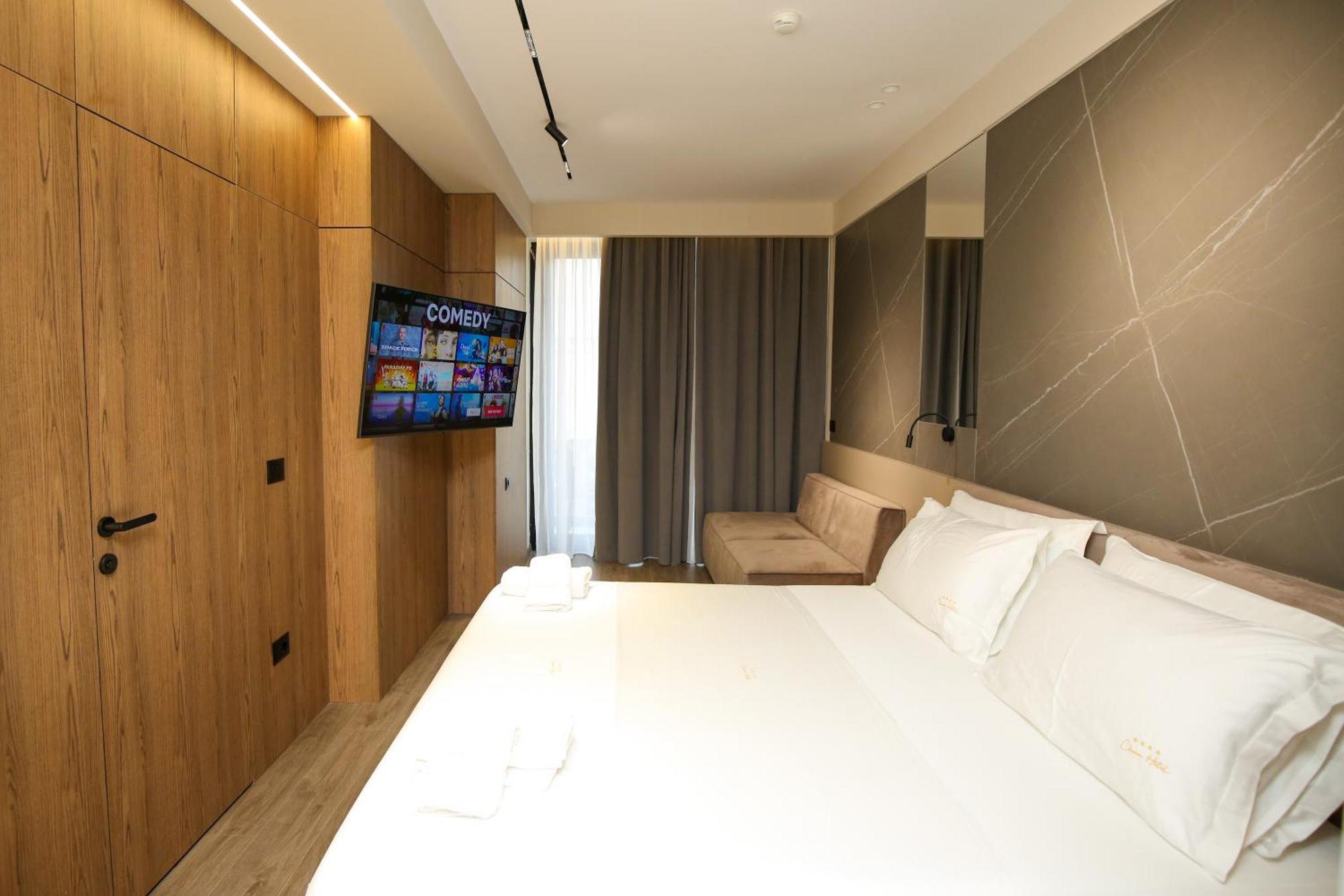 Vlorë Charm Hotel מראה חיצוני תמונה