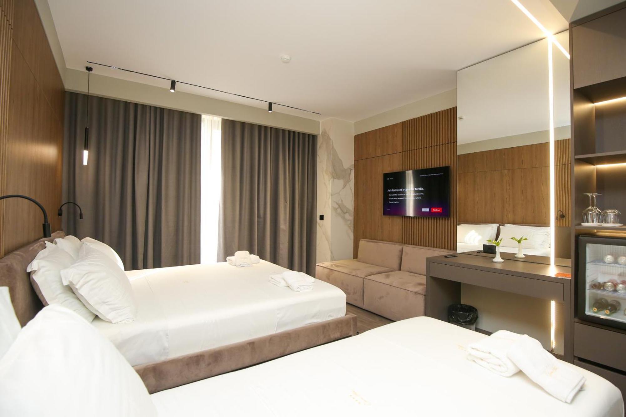 Vlorë Charm Hotel מראה חיצוני תמונה
