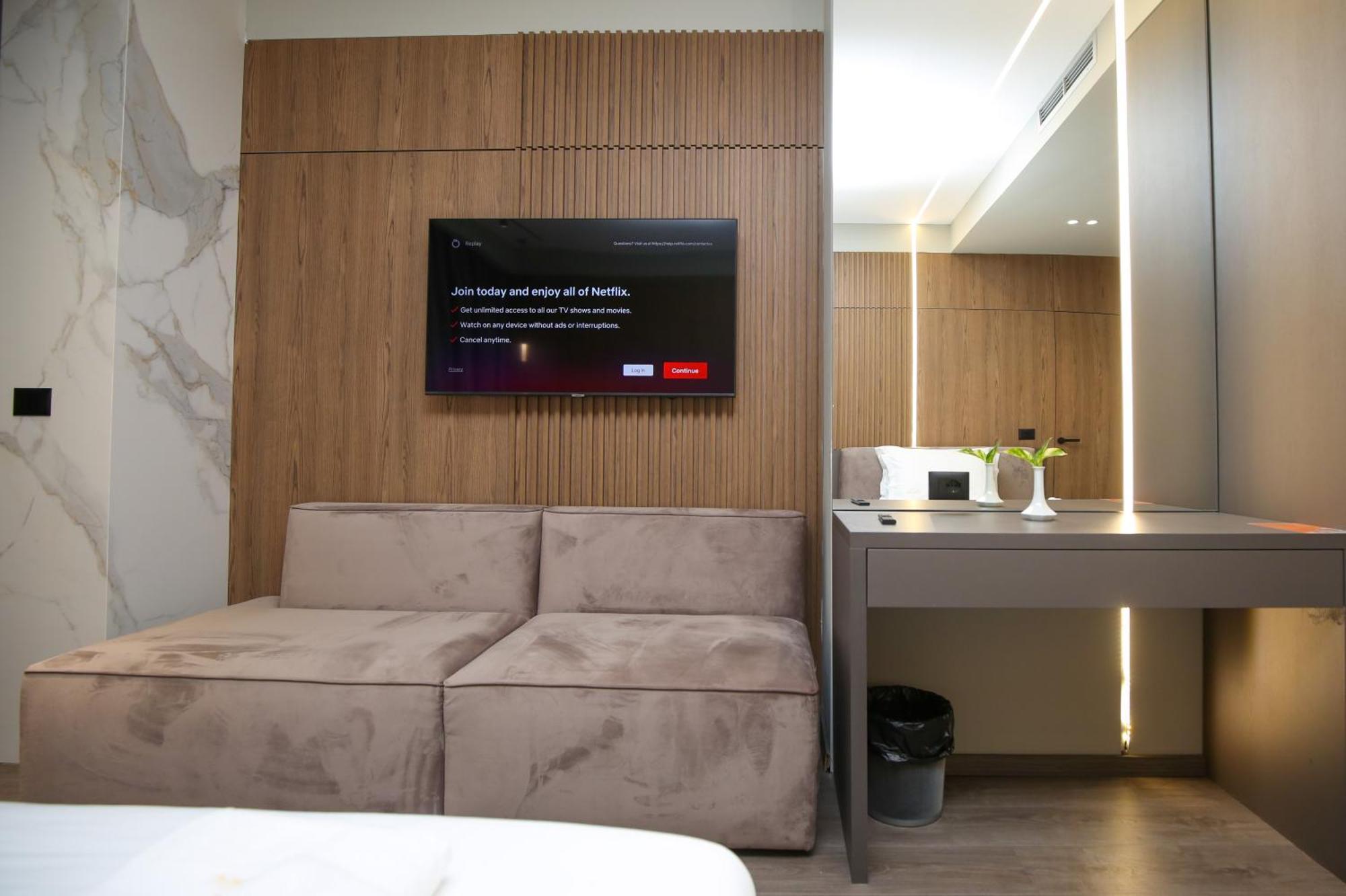 Vlorë Charm Hotel מראה חיצוני תמונה