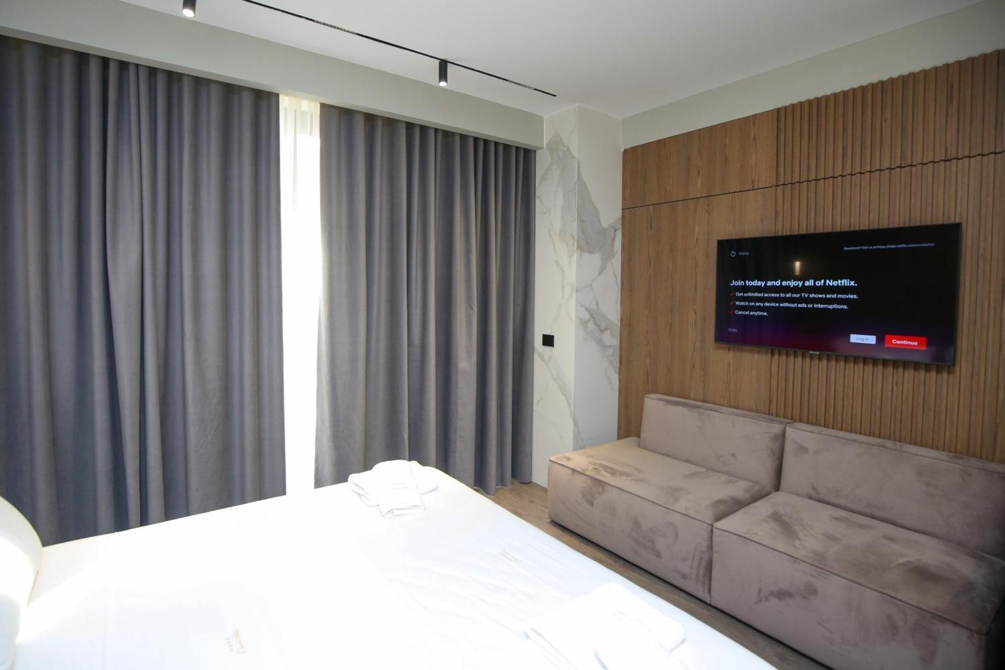 Vlorë Charm Hotel מראה חיצוני תמונה