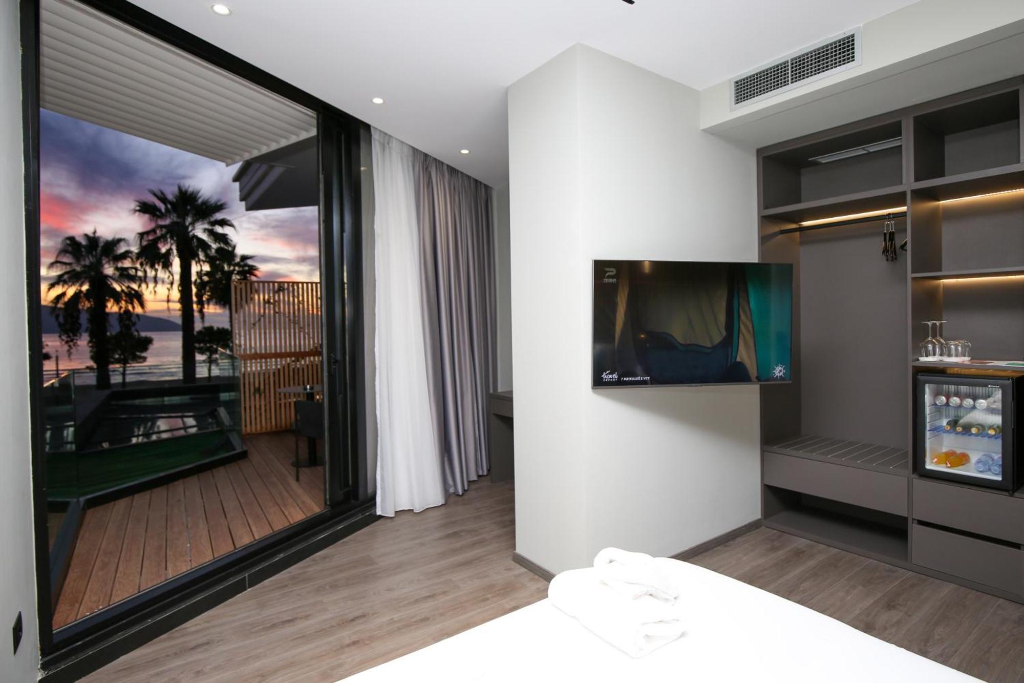 Vlorë Charm Hotel מראה חיצוני תמונה