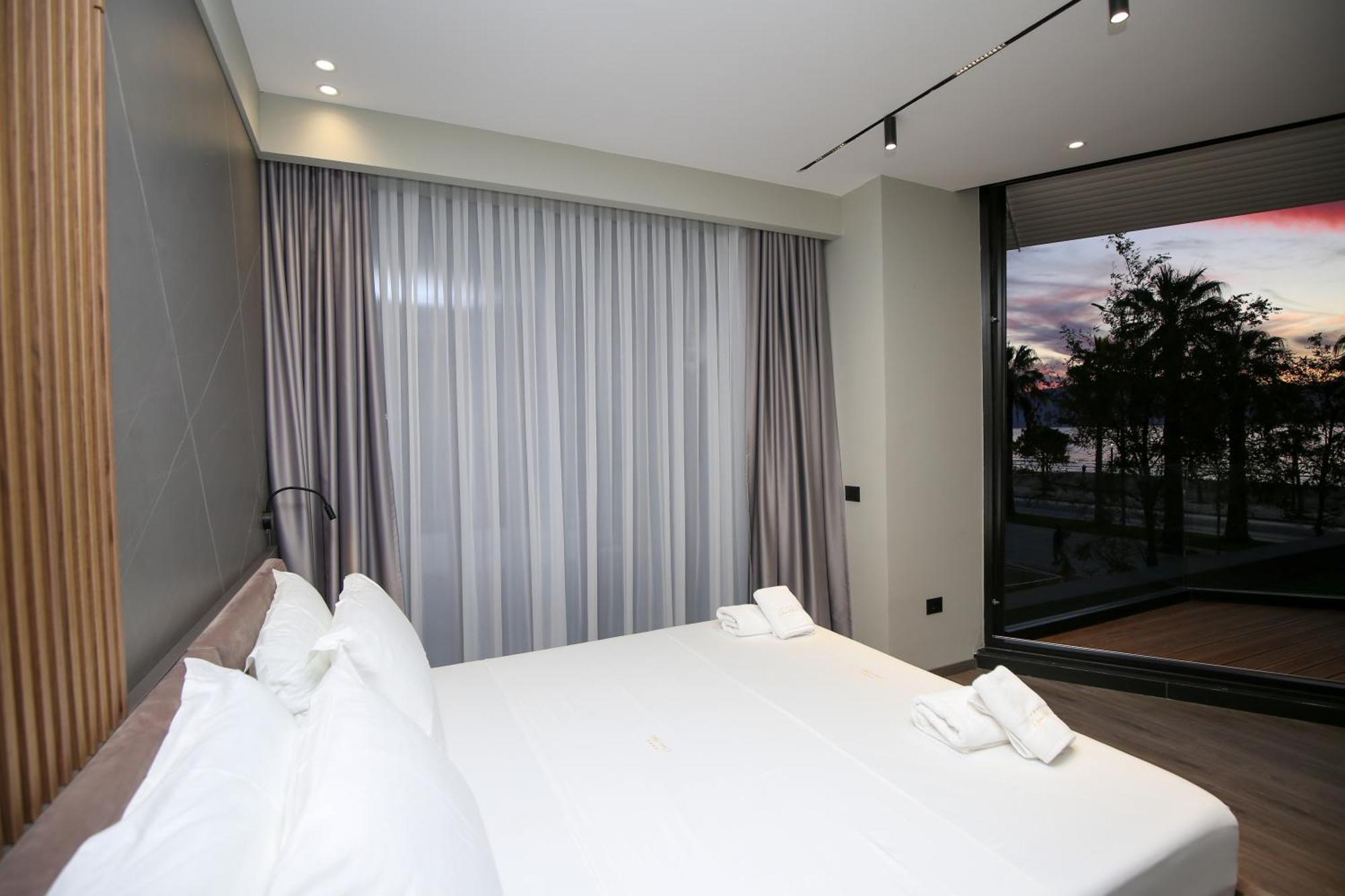 Vlorë Charm Hotel מראה חיצוני תמונה