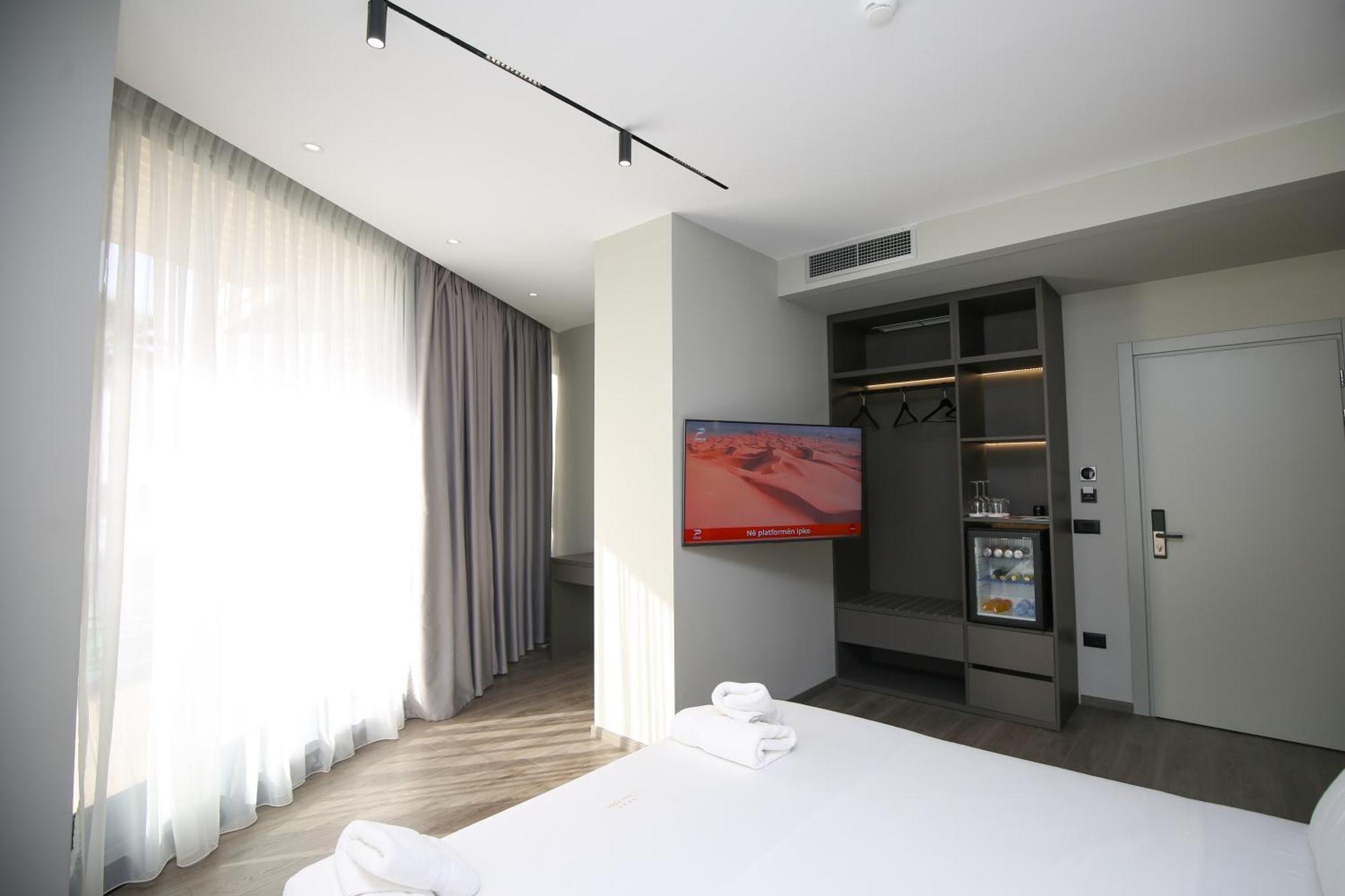 Vlorë Charm Hotel מראה חיצוני תמונה
