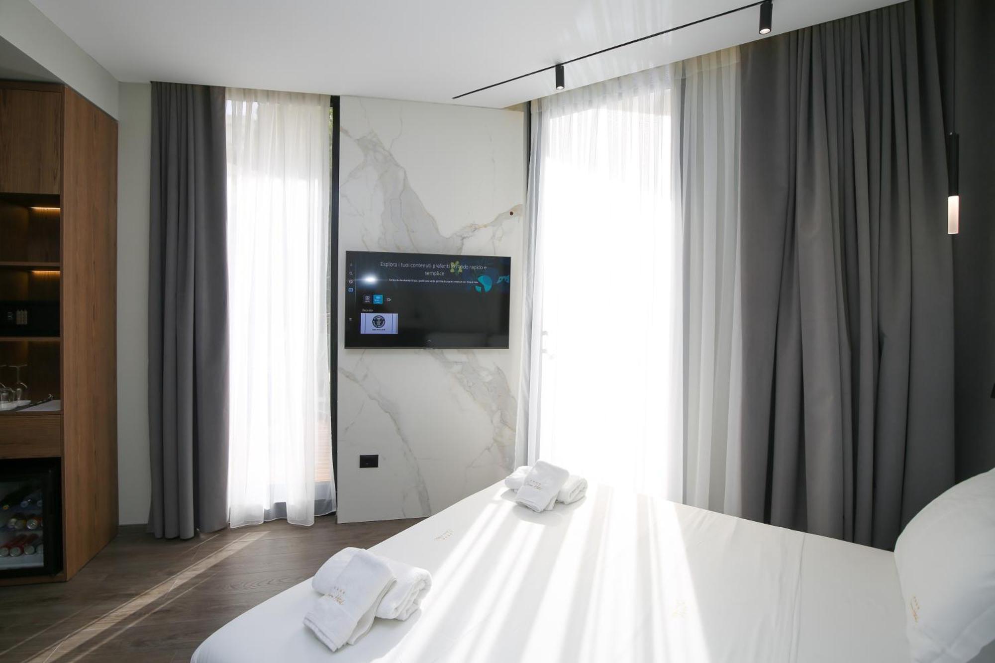 Vlorë Charm Hotel מראה חיצוני תמונה