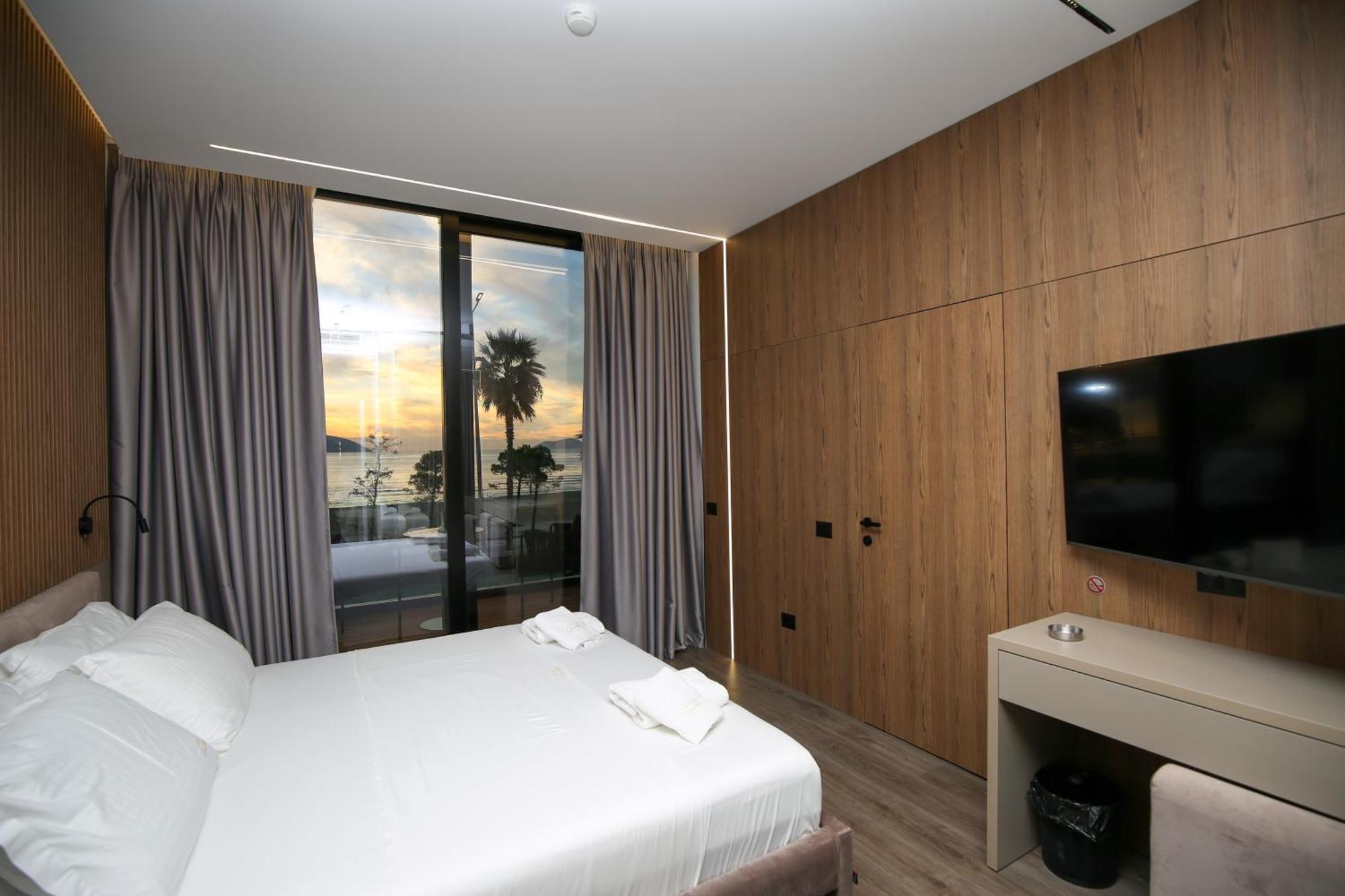 Vlorë Charm Hotel מראה חיצוני תמונה