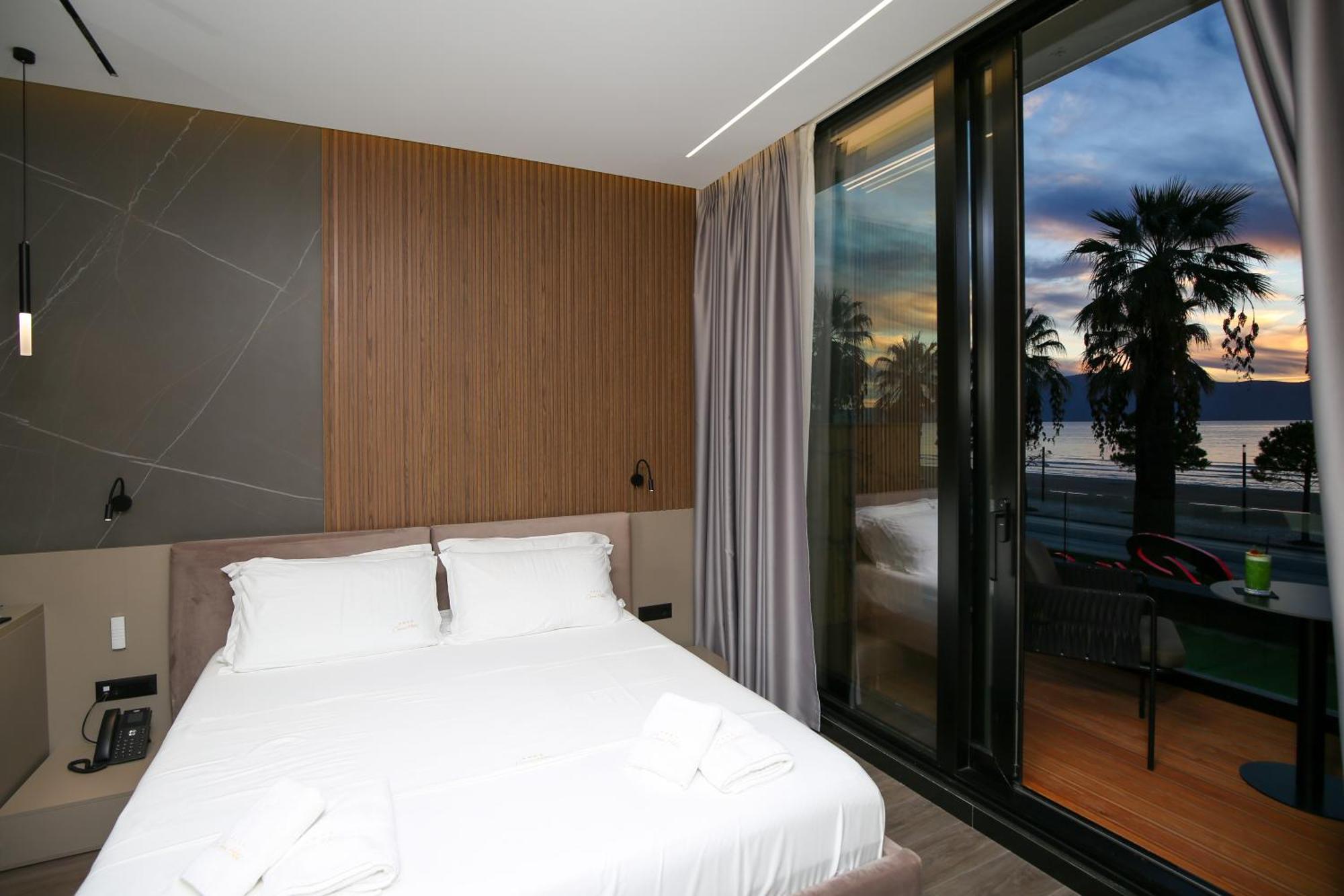 Vlorë Charm Hotel מראה חיצוני תמונה