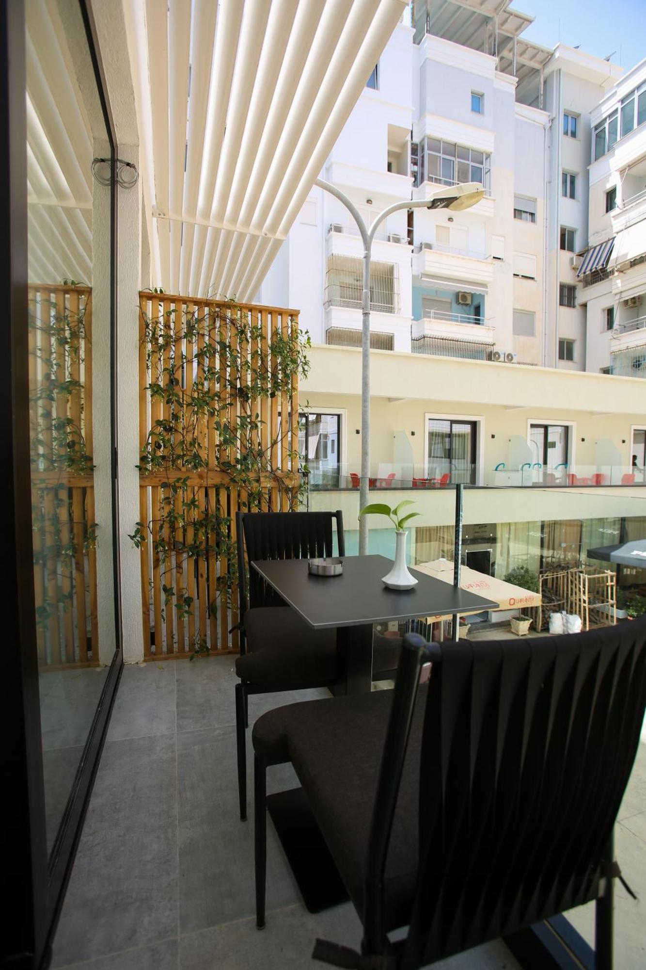 Vlorë Charm Hotel מראה חיצוני תמונה
