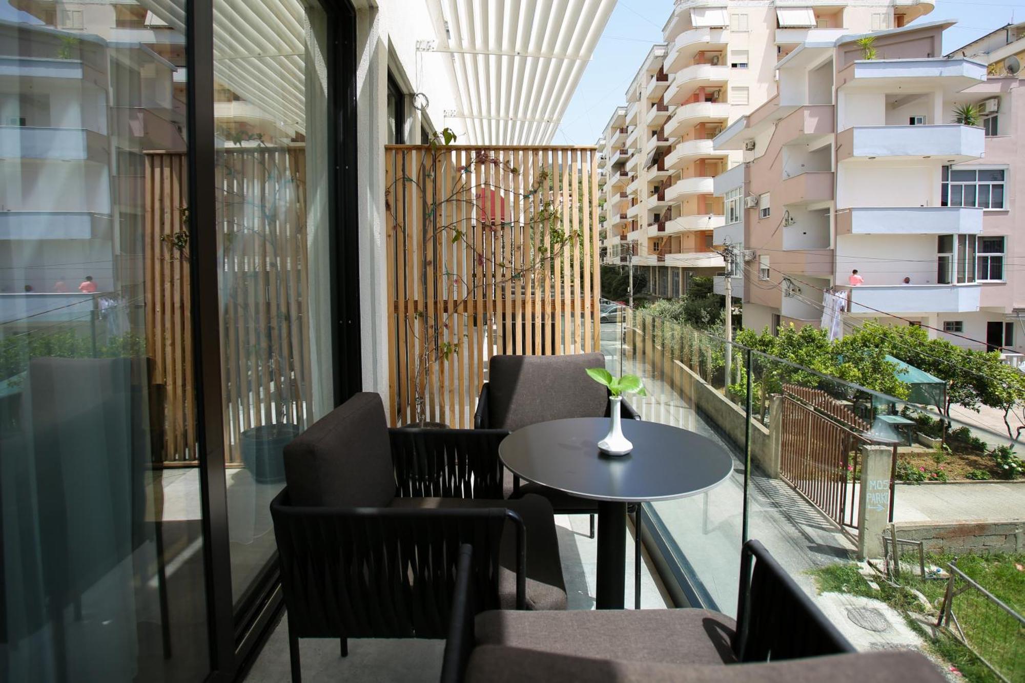 Vlorë Charm Hotel מראה חיצוני תמונה